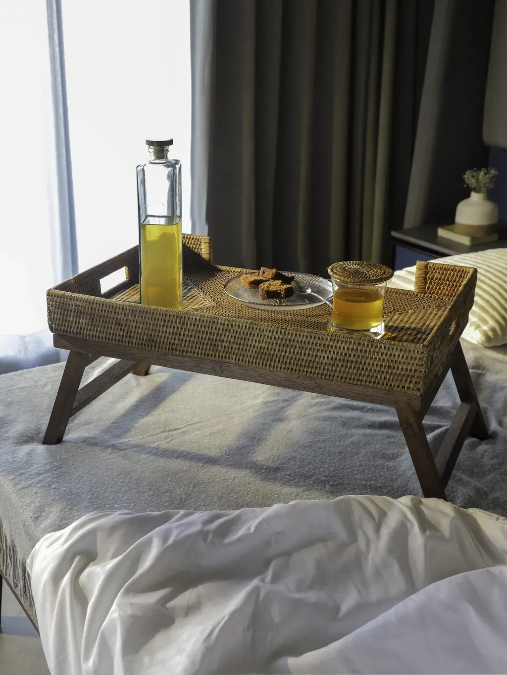 Rattan breakfast bed tray