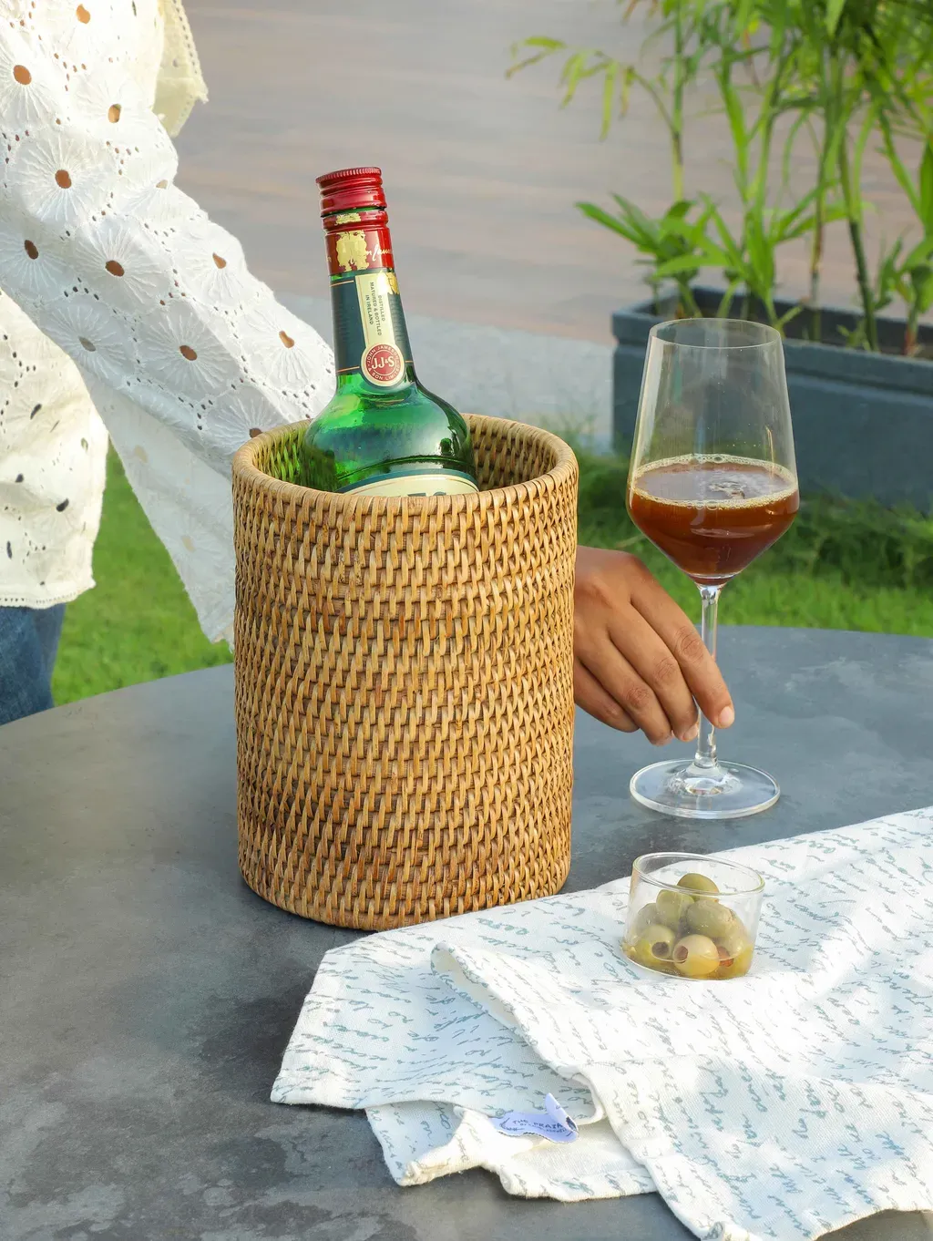 Rattan wine bottle holder